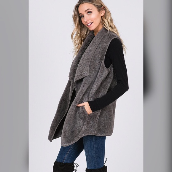 🛍LAST 1! Faux Fur Open Front Vest w/Pockets! SALE - Picture 3 of 3